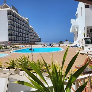 https://parque-royale-1.adeje-hotels.com